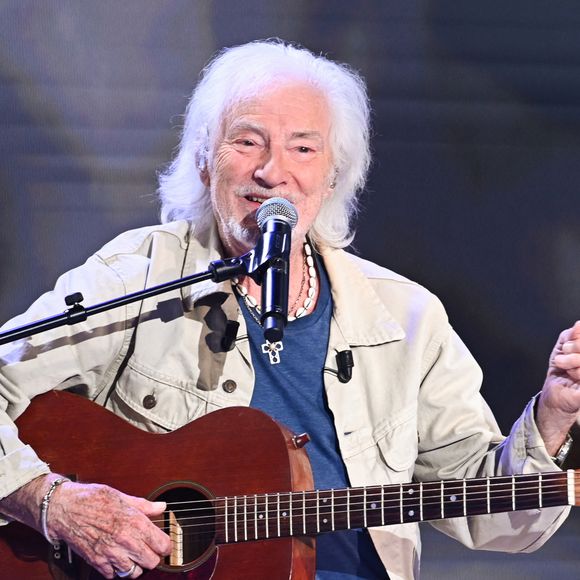 Exclusif - Hugues Aufray lors de l'enregistrement de l'émission "Vivement dimanche" à Paris, FRanxce, le 9 septembre 2025 et diffusée le 12 octobre 2025 sur France 3. © Guillaume Gaffiot/Bestimage