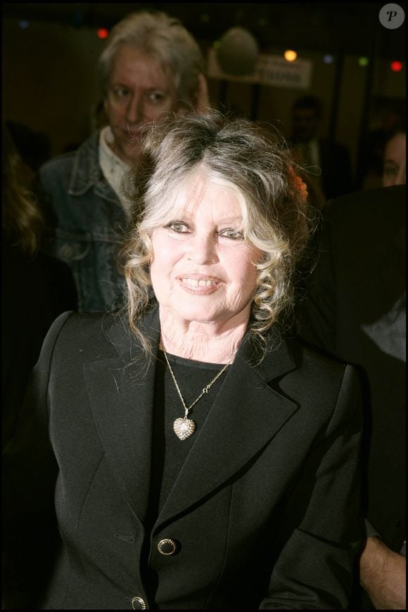 Brigitte Bardot au "Noel des animaux 2004" à Levallois Perret. © Agence Bestimage