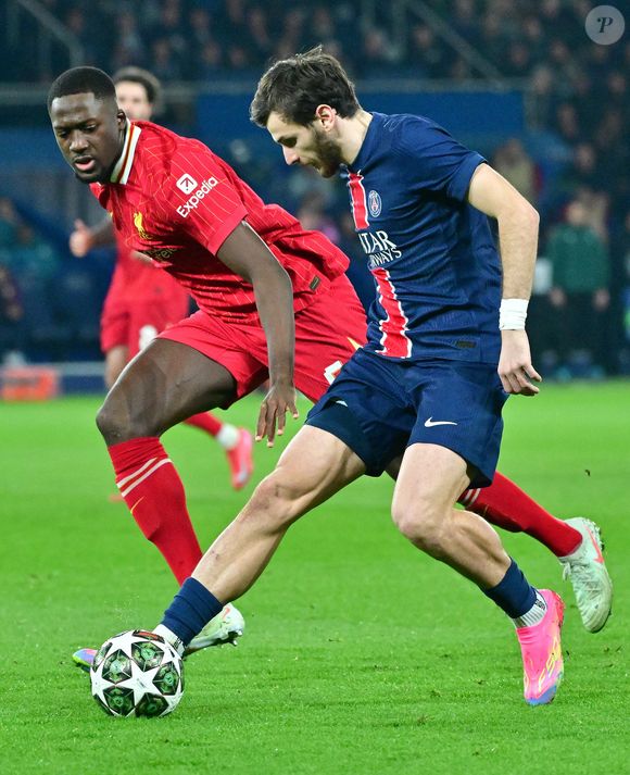 Khvicha Kvaratskhelia PSG lors du match de Ligue des Champions de l'UEFA opposant le le Paris Saint-Germain (PSG) au Liverpool FC (0/1) au Parc des Princes à Paris, France, le 5 mars 2025. © Christian Liewig/Bestimage