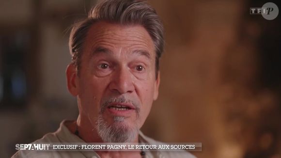 En choisissant un lieu aussi atypique et connu, le chanteur ne s’attendait pas à voir défiler des curieux jusque devant chez lui...

Florent Pagny dans l'émission "Sept à Huit" ce dimanche 31 août 2025. Accompagné de sa femme Azucena Caamaño, il accorde une interview exclusive à Audrey Crespo-Mara.