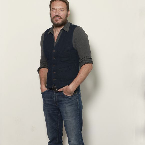 L’acteur espère que cette intrigue sentimentale sera développée dans les futurs épisodes.

Samuel Le Bihan de la série "Alex Hugo" à la sixième édition du Festival Séries Mania à Lille, France, le 22 mars 2023.

© Christophe Aubert via Bestimage