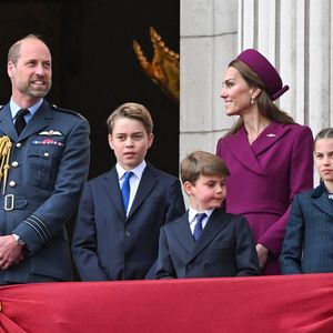 Le prince William a fait quelques confidences au sujet de ses enfants.

Le prince William et Kate Middleton avec leurs enfants le prince George de Galles, la princesse Charlotte de Galles et le prince Louis de Galles - La famille royale britannique assiste aux célébrations du 80ème anniversaire de la fin de la Seconde guerre mondiale (VE Day) au balcon de Buckingham Palace à Londres. Photo par Backgrid UK/ Bestimage