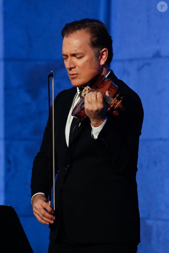 Si je voulais vous donner un élément de comparaison, je dirais que l’un est un immense bourgogne et l’autre un immense bordeaux", confiait-t-il. 

Exclusif - Renaud Capuçon - Emission "Le concert pour la paix" sur les Champs-Elysées à Paris, retransmis en direct sur France 2, le 8 mai 2025. © Christophe Clovis - Pierre Perusseau / Bestimage