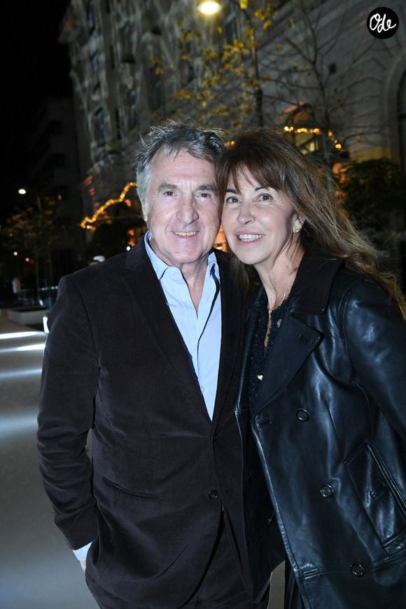 Depuis plusieurs années, il vit dans le sud de la France, auprès de son épouse Narjiss Slaoui-Falcoz, dans un environnement beaucoup plus paisible.

François Cluzet et sa femme Narjiss Slaoui-Falcoz - Soirée du 10ème anniversaire de l'hôtel Peninsula à Paris le 28 novembre 2024. © Rachid Bellak/Bestimage