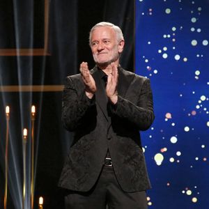 Le gagnant remporte 10 000 euros pour une association.

Francis Huster, « Molière d’Honneur » - 35ème cérémonie des Molières aux Folies Bergère à Paris, France, le 6 Mai 2024. © Bertrand Rindoff / Bestimage