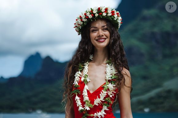 La jeune femme de 23 ans est née à Papeete et a grandi entre Polynésie et métropole.

Hinaupoko Deveze, Instagram