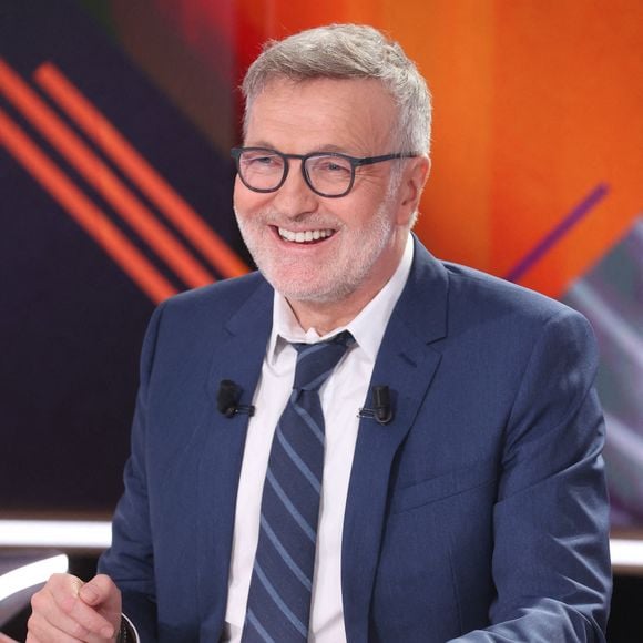 Une opportunité loin de la télé, qu'il n'avait pourtant pas envisagée au départ...

Le présentateur de télévision et animateur de radio français Laurent Ruquier présente sa nouvelle émission sur la chaîne BFMTV, intitulée « Le 20H de Ruquier », à Paris, en France, le 25 septembre 2023. Photo de Jérôme Dominé/ABACAPRESS.COM