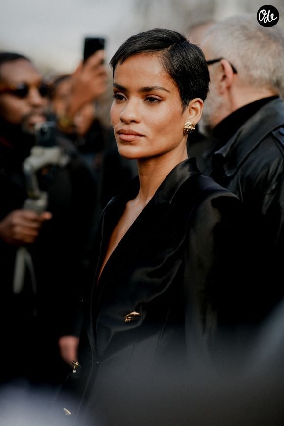 Narah Baptista n'offre que de rares aperçus de son quotidien avec Caetano à ses 132 000 abonnés Instagram.

Narah Baptista à son arrivée au défilé Schiaparelli Haute Couture printemps-été 2026, qui s'est tenu au Petit Palais, à Paris, en France, le 26 janvier 2026. 

Photo de Marie-Paola Bertrand-Hillion/ABACAPRESS.COM