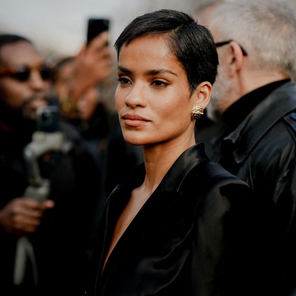 Narah Baptista n'offre que de rares aperçus de son quotidien avec Caetano à ses 132 000 abonnés Instagram.

Narah Baptista à son arrivée au défilé Schiaparelli Haute Couture printemps-été 2026, qui s'est tenu au Petit Palais, à Paris, en France, le 26 janvier 2026. 

Photo de Marie-Paola Bertrand-Hillion/ABACAPRESS.COM