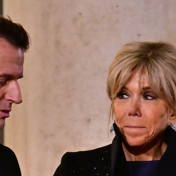 Le président Emmanuel Macron et sa femme Brigitte Macron arrivant au dîner d'état donné en l'honneur du couple présidentiel d'Angola au palais de l'Elysée à Paris le 17 janvier 2025. © Christian Liewig / Bestimage