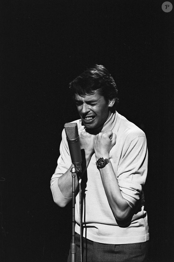 Archives - Jacques Brel sur le plateau de l'émission "Le Palmarès des chansons". Le 11 novembre 1966
© Jean Lenoir via Bestimage