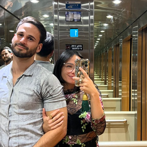 Agathe Auproux présente son fiancé et futur mari, charmant brun au corps d'athlète.