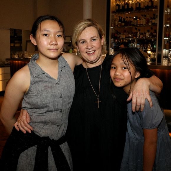 Hélène Darroze a expliqué pourquoi elle a choisi un prénom peu commun pour l’une de ses filles.

Hélène Darroze et ses filles Charlotte et Quitterie ont suivi la finale de l'émission "Top Chef" depuis son restaurant La Joia à Paris, où elle avait installé une télévision. © Dominique Jacovides / Bestimage