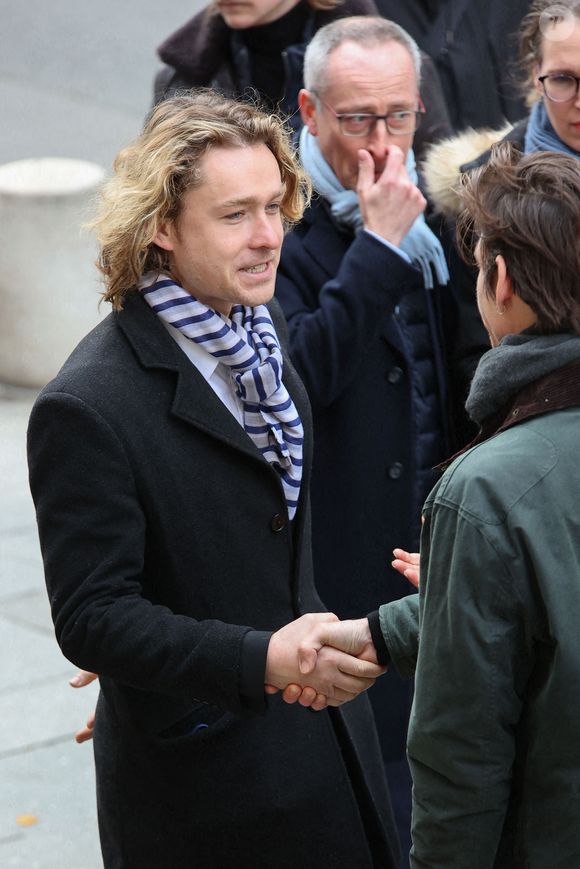 Aurélien, le petit fils de Marion Game arrivant à la cérémonie d'enterrement de l'actrice à l'église Saint Roch à Paris, France le 31 mars 2023. Photo par Nasser Berzane/ABACAPRESS.COM