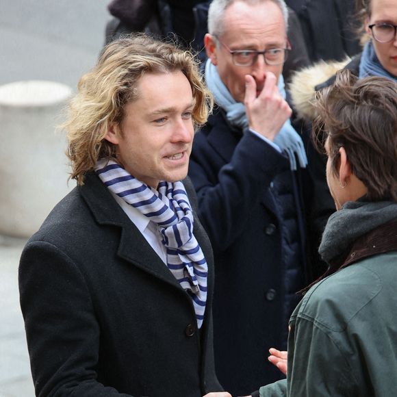 Aurélien, le petit fils de Marion Game arrivant à la cérémonie d'enterrement de l'actrice à l'église Saint Roch à Paris, France le 31 mars 2023. Photo par Nasser Berzane/ABACAPRESS.COM