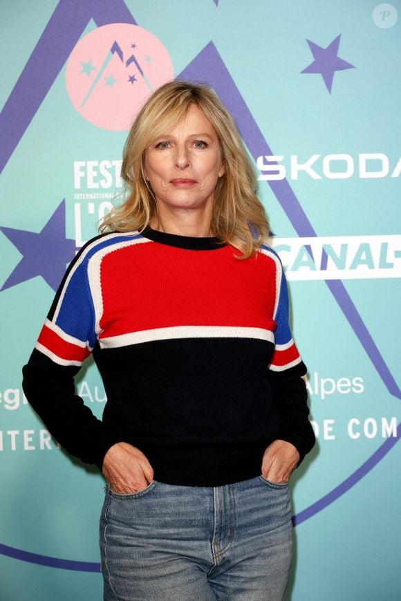 Reste à savoir si Karin Viard sera rétablie d'ici là, ce qui semble peu probable étant donné la grosse chute dont elle a été victime.

Karin Viard au photocall du 27éme Festival International du Film de Comédie de l'Alpe d'Huez, France, le 19 janvier 2024. © Dominique Jacovides/Bestimage