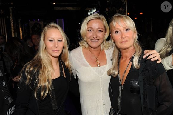 Marie-Caroline, Yann et Marine Le Pen à Paris, le 19 décembre 2012.