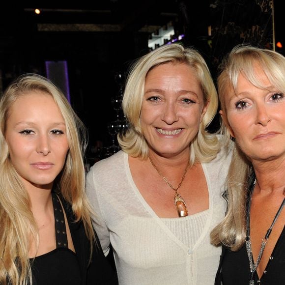 Marie-Caroline, Yann et Marine Le Pen à Paris, le 19 décembre 2012.