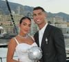 Cristiano Ronaldo s'offre un nouveau look audacieux pour son retour à l'entraînement ! 

Cristiano Ronaldo fait sensation avec une nouvelle coupe très courte, teintée de blond doré/platine.

Cristiano Ronaldo et Georgina Rodriguez, Instagram