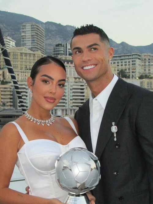 À peine marié à Georgina, Cristiano Ronaldo s'offre un tout nouveau look