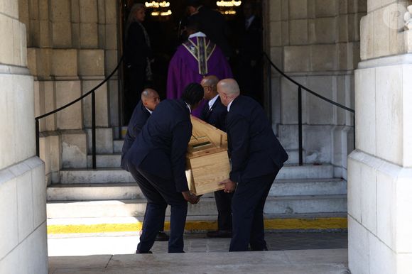 Coffin lors de la cérémonie d'enterrement de Daniel Bilalian à l'église Saint-Pierre de Neuilly-sur-Seine, près de Paris, France, le 22 mai 2025. Le journaliste, présentateur et animateur de télévision français Daniel Bilalian est décédé le 14 mai 2025 à l'âge de 78 ans. Photo par Raphael Lafargue/ABACAPRESS.COM