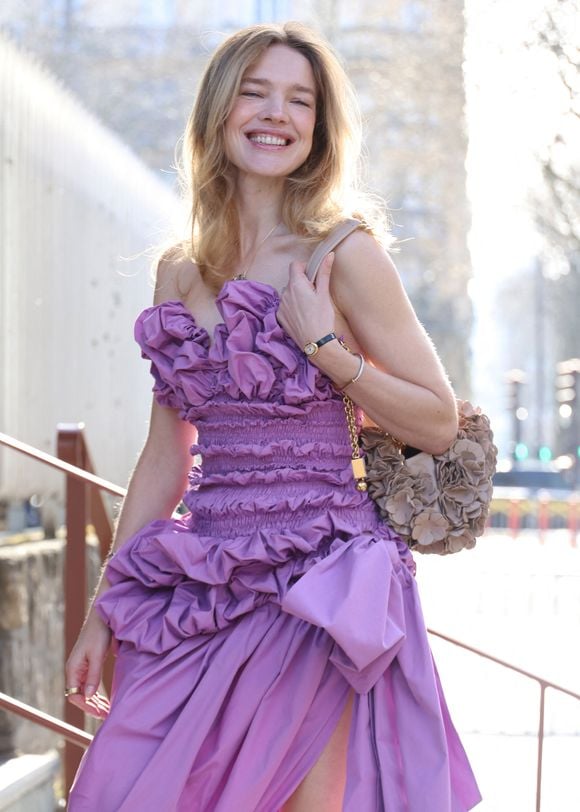 Le mannequin de 44 ans attend son sixième enfant.

Natalia Vodianova au défilé Chloe "Collection Femme Prêt-à-Porter Automne/Hiver 2026-2027" lors de la Fashion Week de Paris, le 5 mars 2026

© Denis Guignebourg / Bestimage