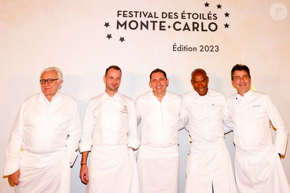 Entre semaines et horaires à rallonge, mais aussi le stress en cuisine et en salle, et quelques coups de gueule à répétition, la qualité de vie au travail au sein de la restauration est un thème majeur. 

Alain Ducasse, Emmanuel Pilon, Dominique Lory, Marcel Ravin et Yannick Alleno - 3ème édition du "Festival des Etoilés Monte-Carlo" face à 7 étoiles Michelin un spectacle culinaire 4 chefs étoilés à la Salle Empire de l'Hôtel de Paris Monte-Carlo à Monaco, le 11 novembre 2023. 
 © Claudia Albuquerque/Bestimage