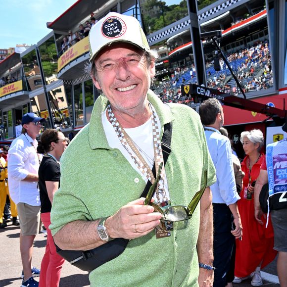 Invité dans l'émission "50 Minutes Inside", l'animateur s'était confié sur sa manière d'éduquer ses enfants, se définissant lui-même comme un "papa à l'ancienne". 

Jean-Luc Reichmann dans les paddocks du Formula 1 Louis Vuitton Grand Prix de Monaco 2026, à Monte Carlo, Monaco, le 6 juin 2026. © Bruno Bebert/Bestimage