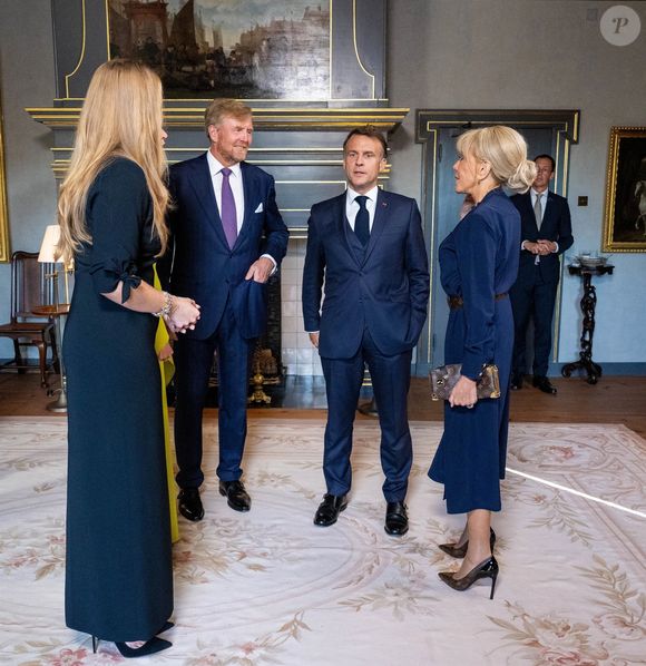 Elle est actuellement au Pays-Bas pour le début du sommet de l'OTAN à La Haye

Emmanuel et Brigitte Macron rencontrent le roi Willem-Alexander, la reine Maxima des Pays-Bas et la princesse Amalia avant un dîner qui marque le début du sommet de l'OTAN à La Haye aux Pays-Bas le 24 juin 2025

©Backgrid USA / Bestimage