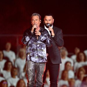 Florent Pagny et les membres d'Il Cello durant Corsu Mezu Mezu, le concert emmené par Patrick Fiori qui a eu lieu au stade Orange Vélodrome à Marseille, le 22 mai 2026, diffusé le 28 août sur France 3. © Bruno Bebert/Bestimage