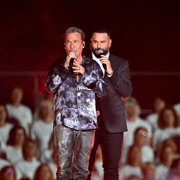 Florent Pagny et les membres d'Il Cello durant Corsu Mezu Mezu, le concert emmené par Patrick Fiori qui a eu lieu au stade Orange Vélodrome à Marseille, le 22 mai 2026, diffusé le 28 août sur France 3. © Bruno Bebert/Bestimage