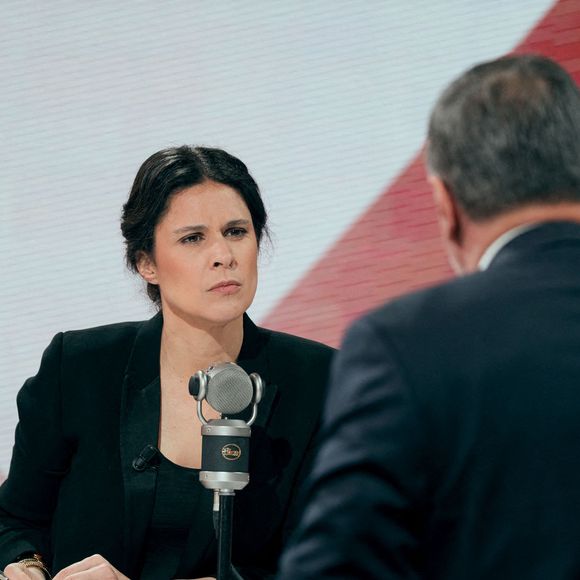 Le vice-président du RN et maire de Perpignan Louis Aliot est interviewé par la journaliste Apolline de Malherbe lors de son émission Face a Face sur BFM TV / RMC le 1er avril 2025 à Paris, France dans les locaux de BFM. Photo par Alexis Jumeau/ABACAPRESS.COM
