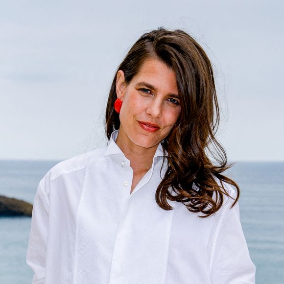 Charlotte Casiraghi est la fille de la princesse Caroline de Monaco

Charlotte Casiraghi au deuxième photocall du défilé Chanel "Collection Croisière 2026-2027 (Chanel Cruise)" sur la terrasse du Casino municipal de Biarritz, France. © Olivier Borde/Bestimage