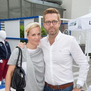 Ce retrait s'explique par de terribles épreuves personnelles, notamment le suicide tragique de son père et la perte de sa fille.

Exclusif - Alexandre Delpérier et sa compagne Johanna - Présentation de la nouvelle collection Lacoste Kids Automne Hiver 2016/17 et de la collection jeux Olympiques à Paris le 8 juin 2016.
AGENCE / BESTIMAGE