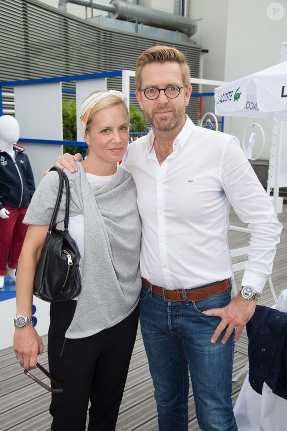 Ce retrait s'explique par de terribles épreuves personnelles, notamment le suicide tragique de son père et la perte de sa fille.

Exclusif - Alexandre Delpérier et sa compagne Johanna - Présentation de la nouvelle collection Lacoste Kids Automne Hiver 2016/17 et de la collection jeux Olympiques à Paris le 8 juin 2016.
AGENCE / BESTIMAGE