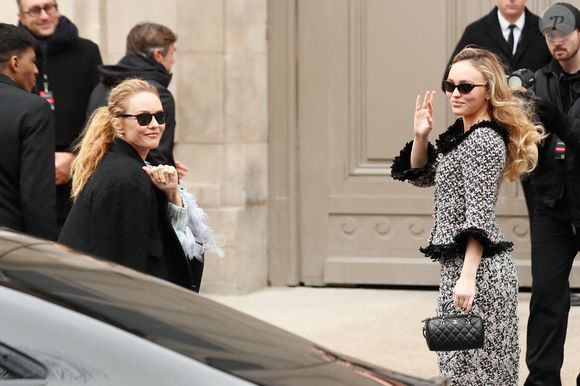 Vanessa Paradis et sa fille Lily-Rose Depp - Les célébrités au défilé Chanel 2 "Collection Haute Couture Printemps/Eté 2025" lors de la Fashion Week de Paris (PFW), le 28 janvier 2025