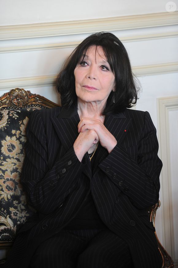 Juliette Gréco reçoit la médaille Grand Vermeil de la mairie de Paris. © Guillaume Gaffiot /Bestimage