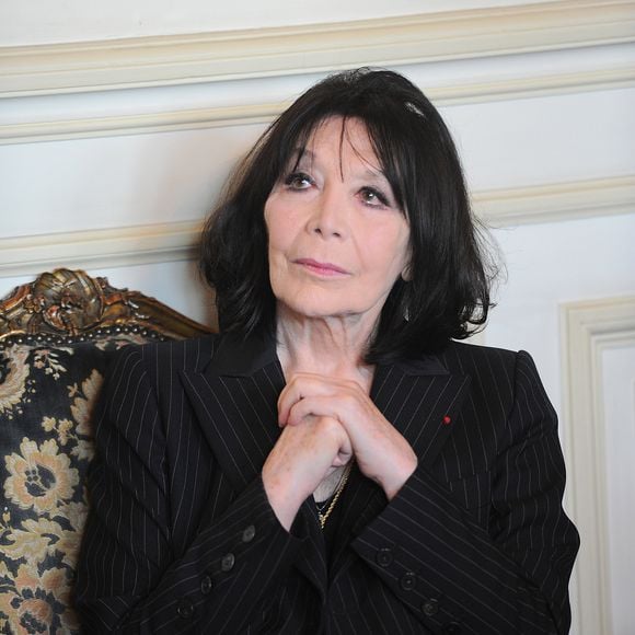 Juliette Gréco reçoit la médaille Grand Vermeil de la mairie de Paris. © Guillaume Gaffiot /Bestimage