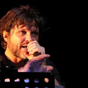 Exclusif - Bertrand Cantat (ex-membre du groupe "Noir Désir" et actuel membre du groupe "Détroit") fait une pause dans sa carrière musicale et se lance dans une tournée de lecture de textes poétiques avec deux musiciens autour de lui. Son nouveau spectacle de lecture (Condor Live) est tiré du livre "Condor" de Caryl Ferey. C'est une oeuvre allégorique et hallucinée, d'un couple fuyant la mort dans le Chili d'après Pinochet. Cenon, le 22 septembre 2016.
© Patrick Bernard/ Bestimage