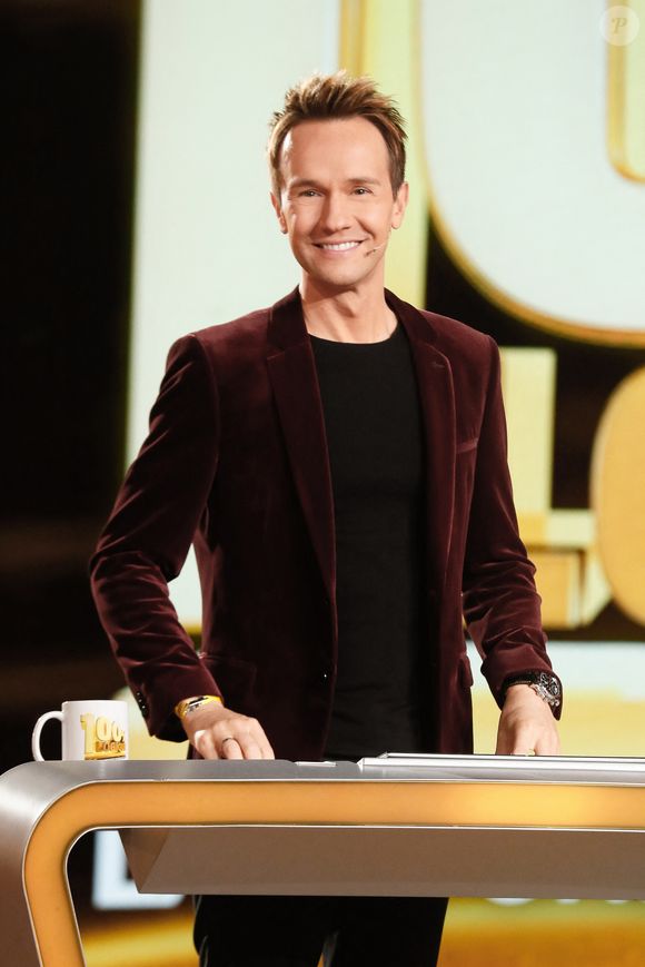 Exclusif - Cyril Feraud - Enregistrement de l'émission "100% logique" présentée par C. Feraud et qui sera diffusée samedi 1er mars à 21.10 sur France 2 et sur france.tv, au Studio du Lendit à Saint-Denis, France, le 12 décembre 2024. © Christophe Clovis / Bestimage CP:
