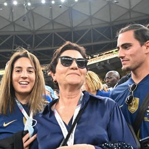 Véronique Rabiot, mère de Adrien Rabiot, le frère de Adrien avec sa compagne dans les tribunes du match "France - Argentine (3-3 - tab 2-4)" en finale de la Coupe du Monde 2022 au Qatar, le 18 décembre 2022.

© Philippe Perusseau / Bestimage