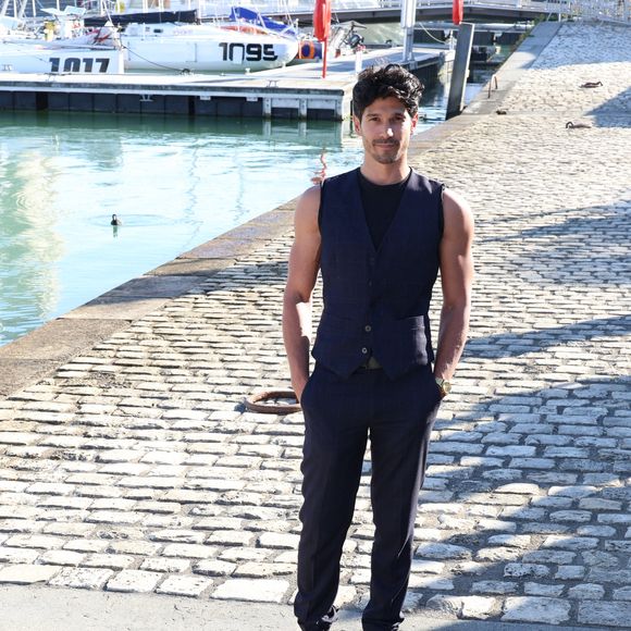 Vinnie Dargaud lors du photocall de la série "Scènes de ménages" lors de la 25ème édition du Festival de la fiction de la Rochelle, France, le 13 septembre 2023. © Denis Guignebourg/BestImage