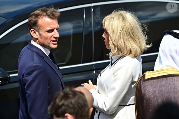 Actuellement en vacances sur la Côte d'Azur, 

Le président Emmanuel Macron et Brigitte Macron - Cérémonie du 145ème défilé militaire du 14 juillet, jour de la Fête Nationale, avenue des Champs-Elysées à Paris.
© Christian Liewig / Bestimage