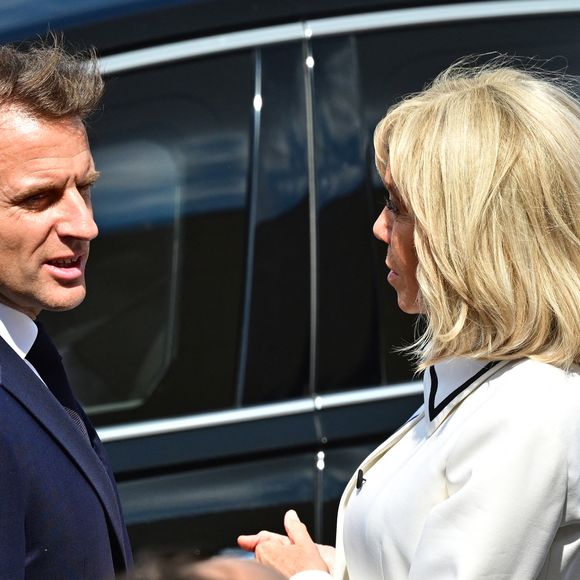 Actuellement en vacances sur la Côte d'Azur, 

Le président Emmanuel Macron et Brigitte Macron - Cérémonie du 145ème défilé militaire du 14 juillet, jour de la Fête Nationale, avenue des Champs-Elysées à Paris.
© Christian Liewig / Bestimage