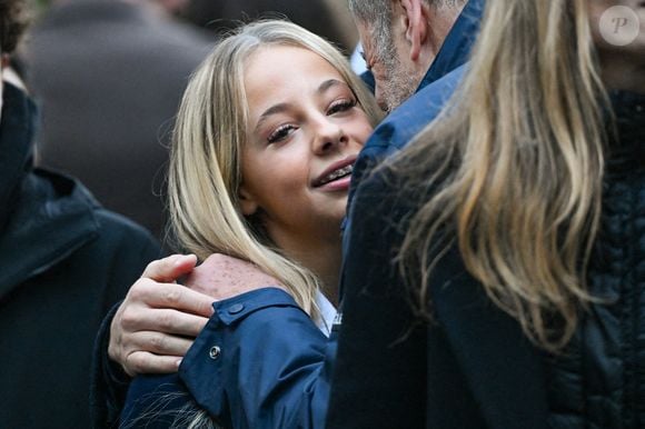 Giulia Sarkozy - Le clan Sarkozy à la sortie du domicile de Nicolas Sarkozy domicile parisien avant son incarcération à la prison de La Santé à Paris, France, le 21 octobre 2025. 

© Bestimage