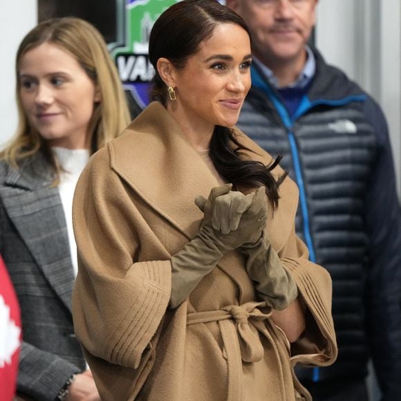 Le prince Harry, duc de Sussex et Meghan Markle, duchesse de Sussex, se joignent participent à un entraînement de curling aux Invictus Games Vancouver Whistler 2025, au Hillcrest Community Centre, Vancouver, Colombie-Britannique, Canada, le 16 février 2024. Julien Burton / Bestimage