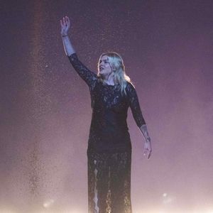 14 mai 2025, Bâle, Suisse : Louane se produit pendant les répétitions générales avant la première demi-finale en direct du 69e Concours Eurovision de la chanson qui s'est tenue à la Halle Saint-Jacques de Bâle le 13 mai 2025, à Bâle, en Suisse. (Image : © Baden Roth/ZUMA Press Wire)