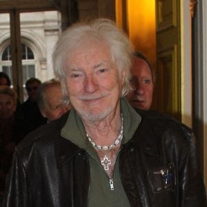 Exclusif - Hugues Aufray - Hugues Aufray reçoit la médaille Grand Vermeil de la ville des mains d'Anne Hidalgo, à l'hôtel de ville de Paris le 18 décembre 2025. © Philippe Baldini/Bestimage