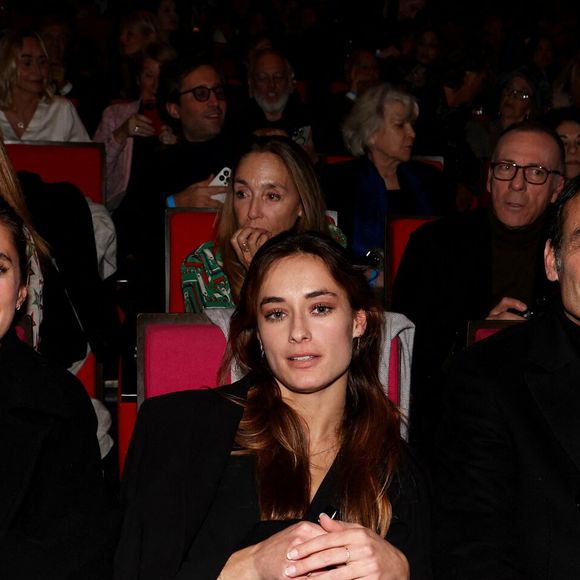 Exclusif - Anthony Delon et ses filles Loup et Liv lors de la soirée hommage Ciné-concert symphonique "Alain Delon, le dernier Samouraï" au palais des congrès à Paris le 8 novembre 2024 © Jacovides / Moreau / Bestimage