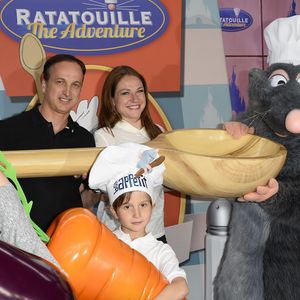 Emilie Dequenne, sa fille Milla Savarese, son fiancé Michel Ferracci et les fils de ce dernier lors de la présentation en avant-première de la nouvelle attraction "Ratatouille : L'aventure totalement toquée" à Disneyland Paris à Marne-la-Vallée, le 21 juin 2014. © COADIC GUIREC / BESTIMAGE